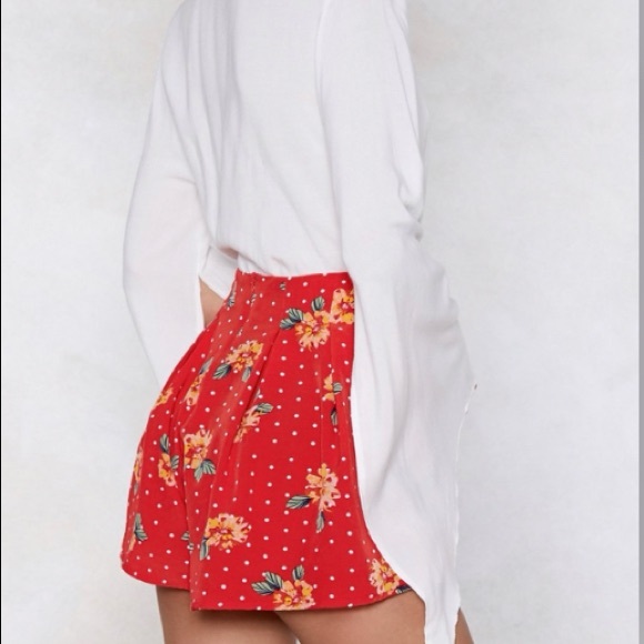 NASTY GAL Ready Steady Grow Floral Polka Dot Short - Picture 3 of 9